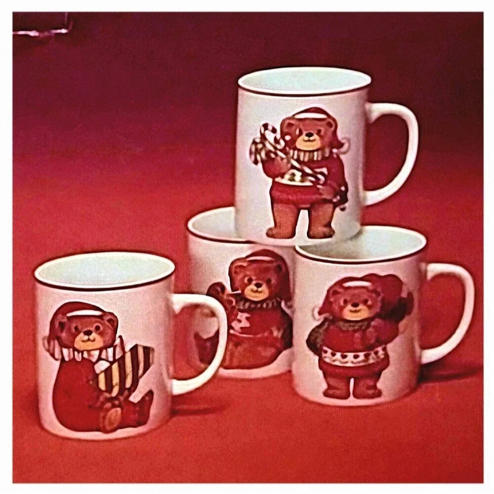 Fine Porcelain Vinatge 4pc White Christmas Theme Bears Mug Set Brand New